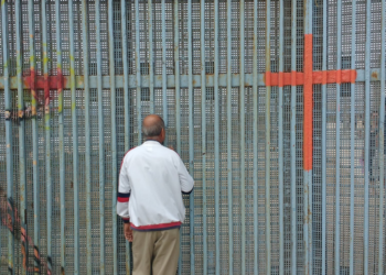 Remodelación de muro fronterizo impedirá que familias se reúnan en Friendship Park