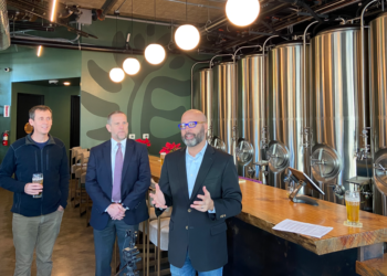Aeropuerto de San Diego anuncia colaboración con la compañía cervecera East Village