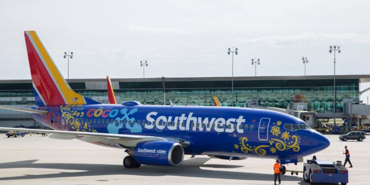 Southwest será investigado por la tasa de cancelaciones de vuelos durante la semana
