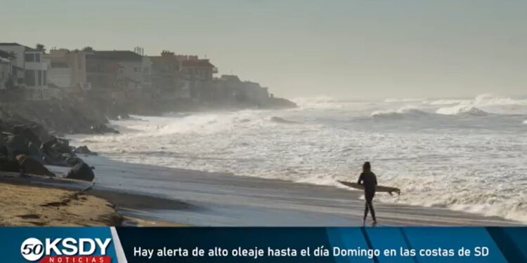 Surfistas aprovechan alto oleaje en Imperial Beach