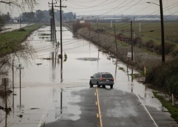 Elementos de rescate de San Diego son enviados al norte de California para atender inundaciones