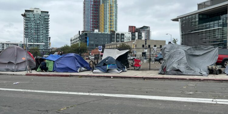 Homeless aumentan en Downtown San Diego
