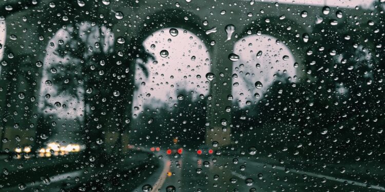 Cierre de cruces de ríos y muelles por las lluvias del fin de semana