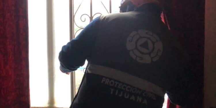 Atienden protección civil derrumbe en la colonia Herradura