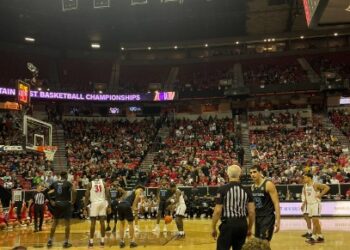 Los Aztecs y los Spartans en acciones de la segunda mitad en Las Vegas.