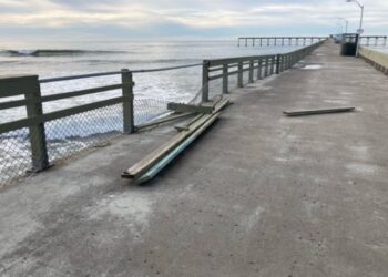 Muelle Ocean Beach dañado