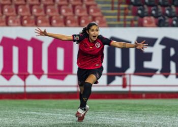 Daniela Espinosa celebrando su gol que dio el pase a Xolos Femenil a Liguilla.