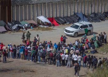 Terminó el Título 42 y sigue en vigor el Título 8 en Estados Unidos