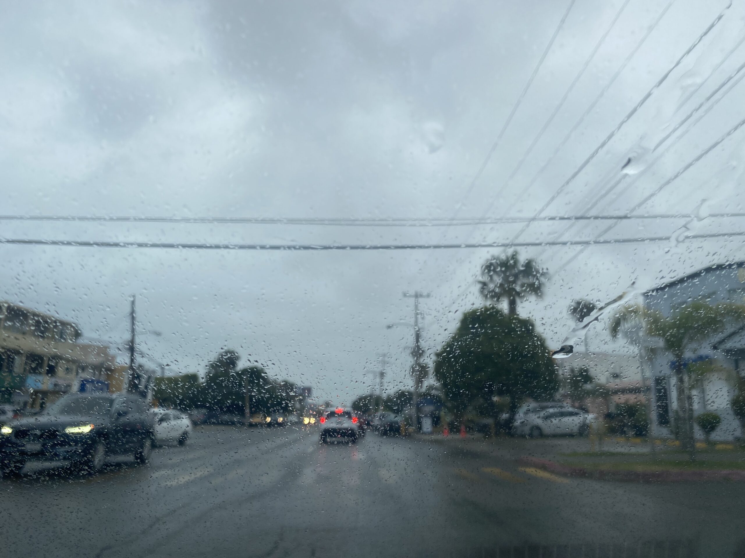 Lluvia sorprende a Tijuana en pleno junio
