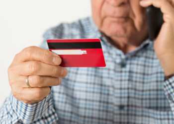 Aumentan fraudes a adultos mayores en San Diego