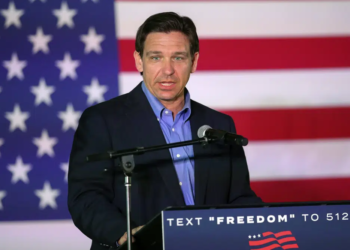 Estado de Florida asume responsabilidad por vuelos de migrantes a California