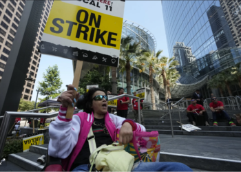 Huelga de trabajadores de importantes hoteles del sur de California