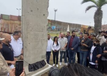 Traen parte del Muro de Berlín a Tijuana