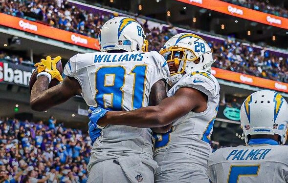 Mike Williams celebrando su anotación ante Vikings.