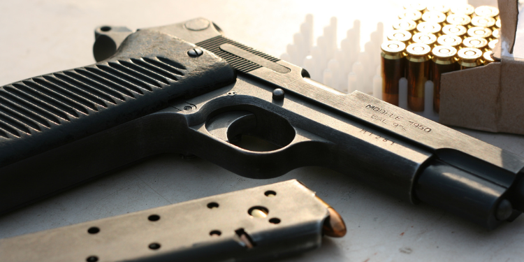 Gobernador Newsom firma el proyecto de ley que exige el “microestampado” de las balas de pistola