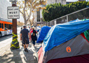 Prohíben los campamentos ilegales de personas sin hogar en San Diego