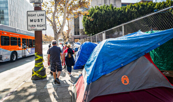 Prohíben los campamentos ilegales de personas sin hogar en San Diego