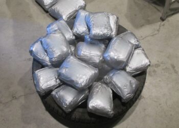 Sujeto intentó ingresar a EUA 840 mil pastillas de fentanilo escondidas en una llanta