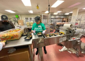 “Mama’s Kitchen”, la organización no lucrativa más grande de San Diego que provee alimentos nutritivos a domicilio