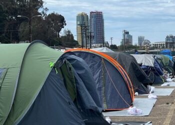 San Diego busca terrenos para instalar 100 cabañas para personas sin hogar