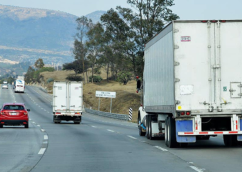 Escasez de camioneros en Baja California amenaza la economía fronteriza