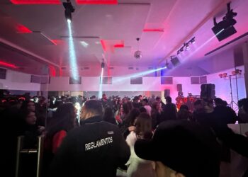Suspenden fiesta clandestina con 300 menores en salón de eventos