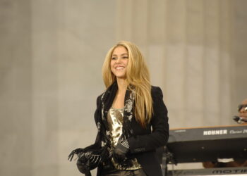 Shakira ofrece concierto gratuito en Times Square