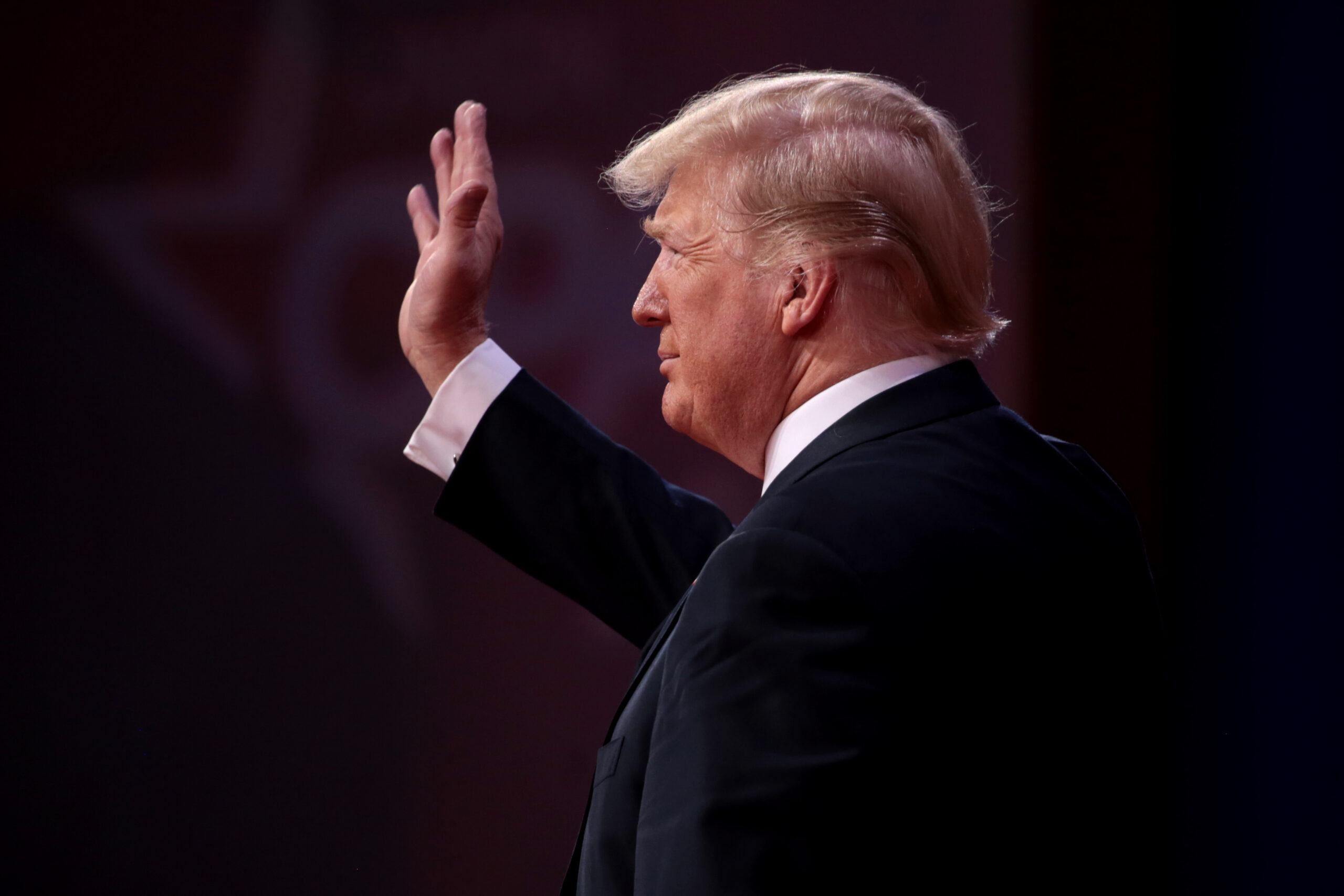 Juez en Georgia descarta seis cargos en caso de interferencia electoral de Trump