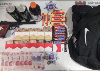 Detienen a dos sujetos momentos después de asaltar un Oxxo