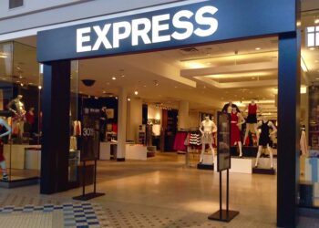 Express Clothing Store, Enfield, CT, 2/2015 por Mike Mozart de TheToyChannel y JeepersMedia en YouTube (Flickr)