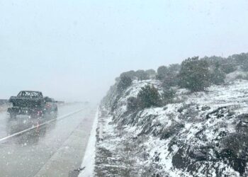Protección Civil pide no acudir a la Rumorosa tras nevada