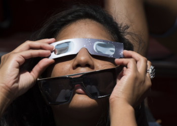 “¿Por qué me duelen los ojos?” se vuelve trend en Google tras eclipse
