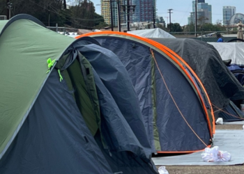 National City rechaza prohibición de campamentos para personas sin hogar