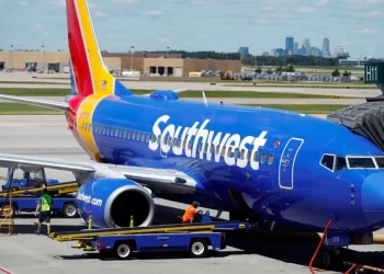 Avión de Southwest Airlines pierde parte del motor tras despegue en Denver
