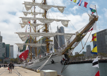 Llegó a San Diego el histórico buque de la marina mexicana “Cuauhtémoc”