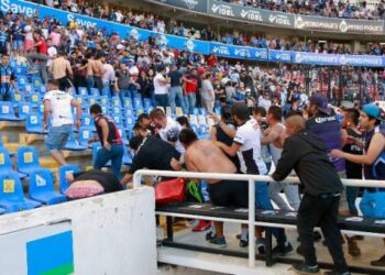 Generadores de violencia en estadios de futbol podrían ser sancionados con 2 a 6 años de prisión