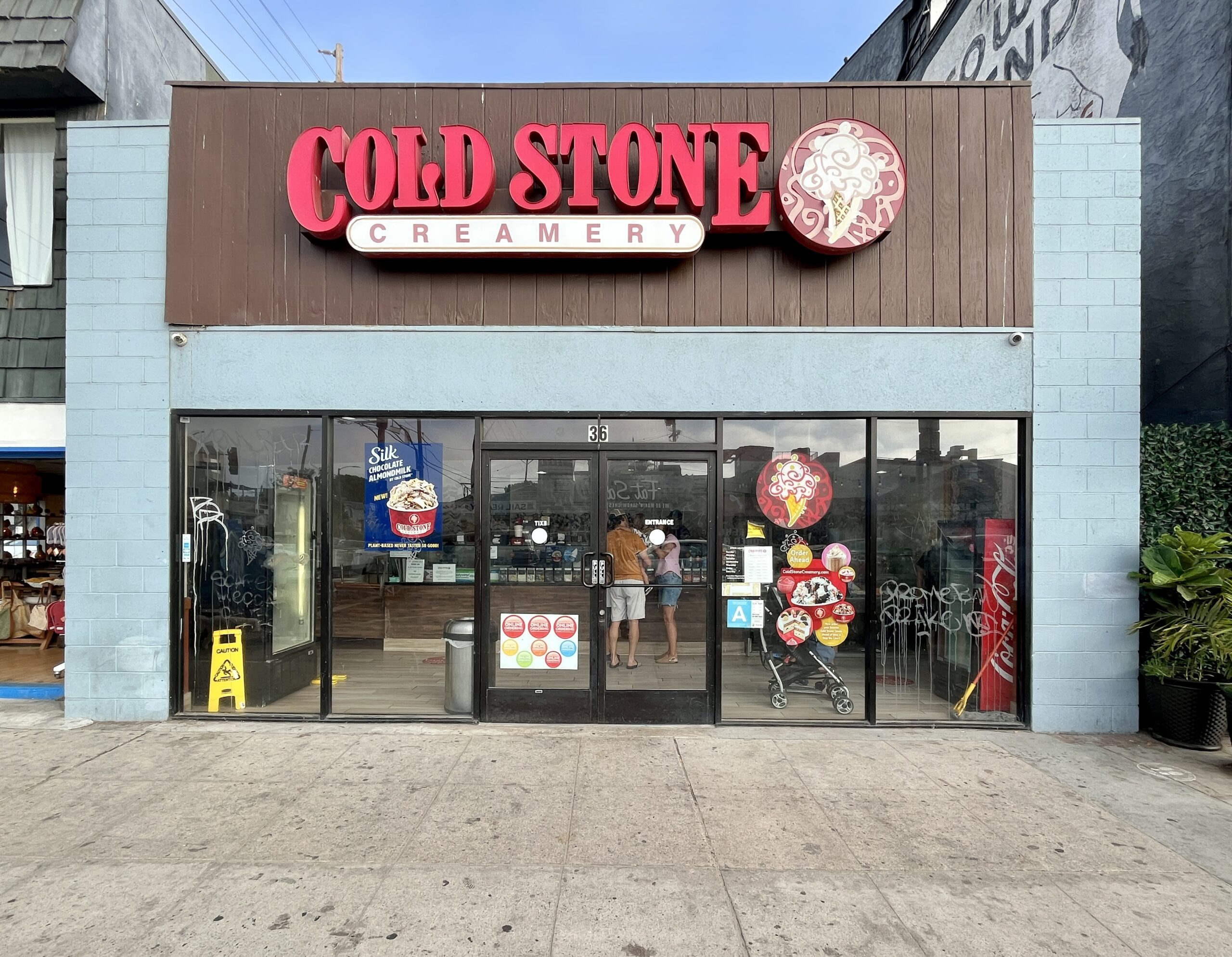Mujer demanda a Cold Stone Creamery por falta de pistachos en su nieve