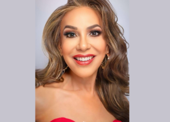 Con 71 años participa en Miss Texas