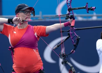 Jodie Grinham hace historia como primera atleta paralímpica embarazada en ganar medalla
