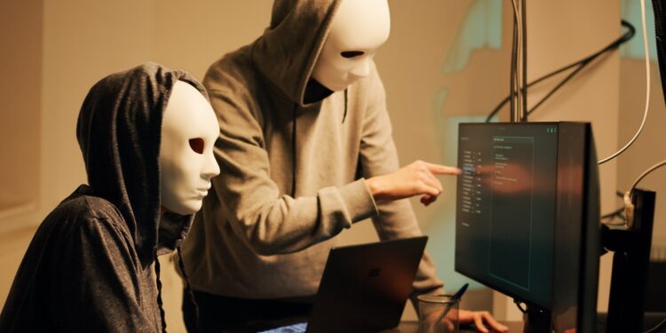 Estafadores digitales al acecho: cómo detectar y evitar caer en fraudes