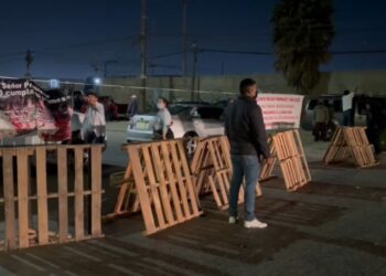 Bloqueo en Tijuana afecta acceso al Aeropuerto Internacional