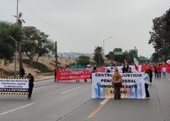 Trabajadores del Poder Judicial bloquean la Vía Rápida Oriente