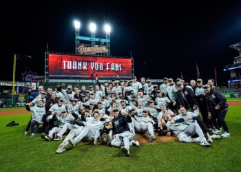 Yankees avanzan a la Serie Mundial tras coronarse campeones de la Liga Americana
