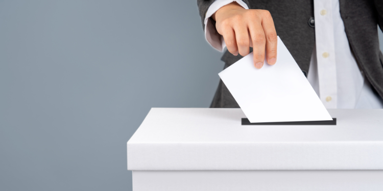 ¿Qué estados no requieren identificación para votar en persona?