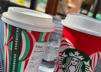 ¡Es 'Red Cup Day' en Starbucks! Descubre cómo obtener tu taza GRATIS