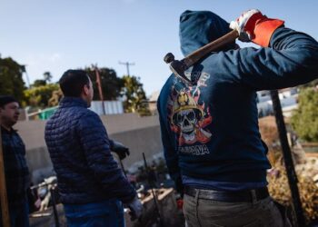 Bomberos de Tijuana se unen para apoyar a compañero que perdió su casa en incendio