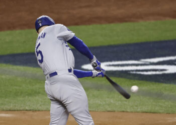 Pelota de grand slam de Freddie Freeman se vendió por 1.5 MDD