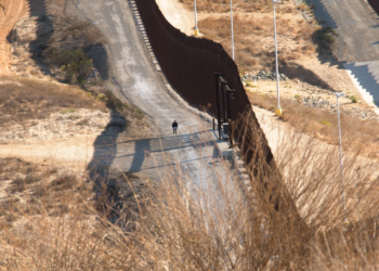 Un sueño americano metros bajo tierra, Desafíos en la frontera con la llegada de nuevas políticas migratorias