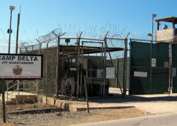 Trump ordena preparar Guantánamo para albergar a 30.000 migrantes