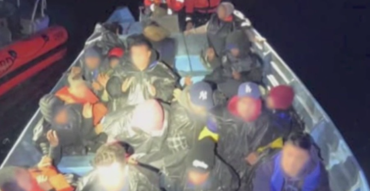 Interceptan a 12 migrantes mexicanos en una embarcación en las costas de Point Loma